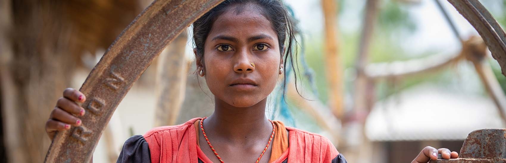 Uttar Pradesh Rape Victim Girl by Grand Father Center Story | आजोबांनीच  माझ्यावर बलात्कार केला: वडिलांना तर कधी भेटलेच नाही; आईने 3 लग्न केली; आजी  म्हणते - केस परत घे ...
